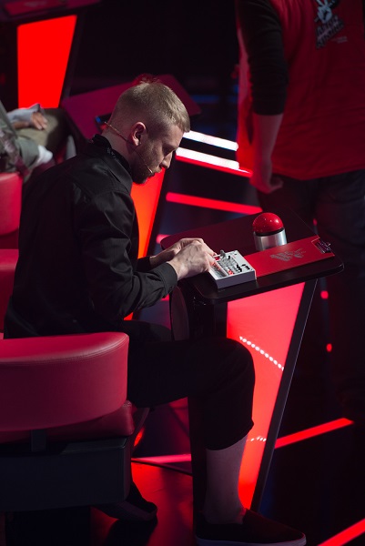 Тренер шоу Голос країни-6 Иван Дорн показал, как пишет свои песни